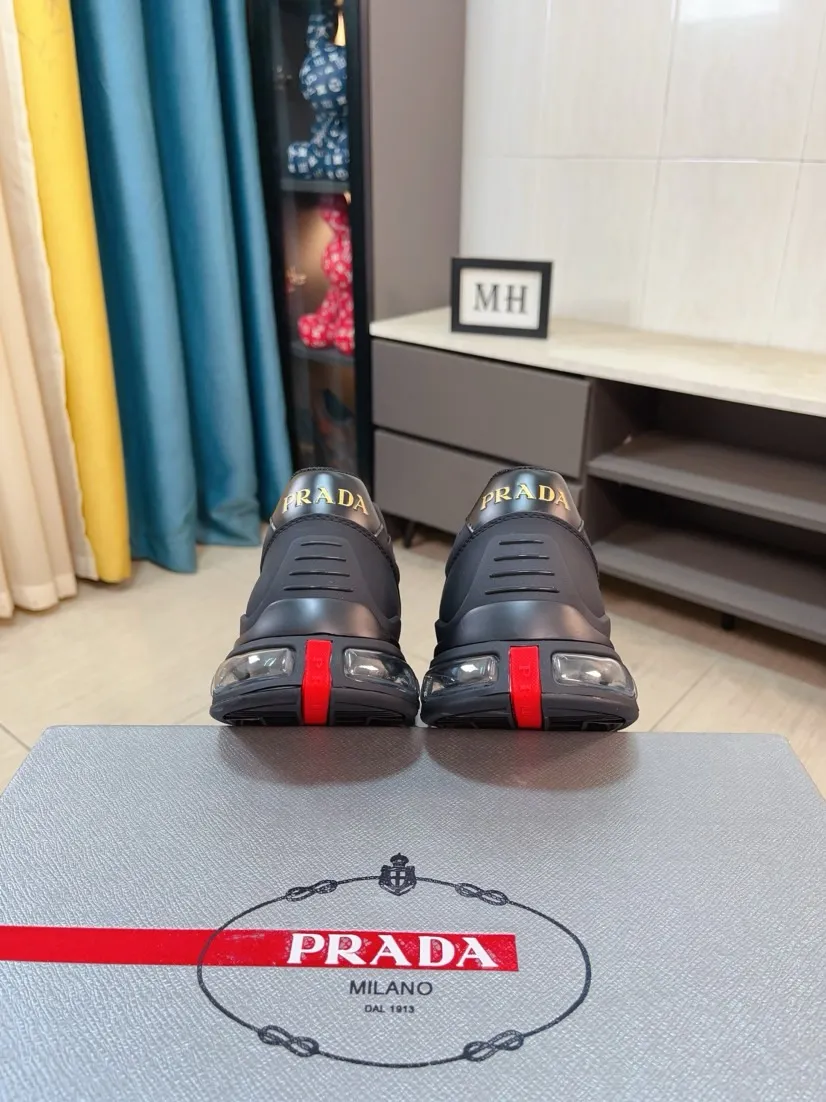 Men's shoes 💰660🌹🌹High-quality new Prada counters are launched simultaneously. The new men's shoes and 😘fabrics are selected from imported mesh and glue-spraying technology. Imported cowhide lining. 👍🏿High-end☄️Open-molded non-slip rubber outsole, exquisite lines, simple and elegant, comfortable and high-end for leisure travel. Code number: 38 to 44